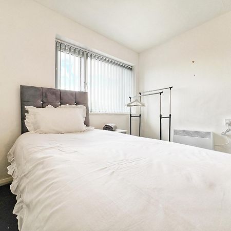 Rusholme Apartment - Sleeps 4 مانشستر المظهر الخارجي الصورة