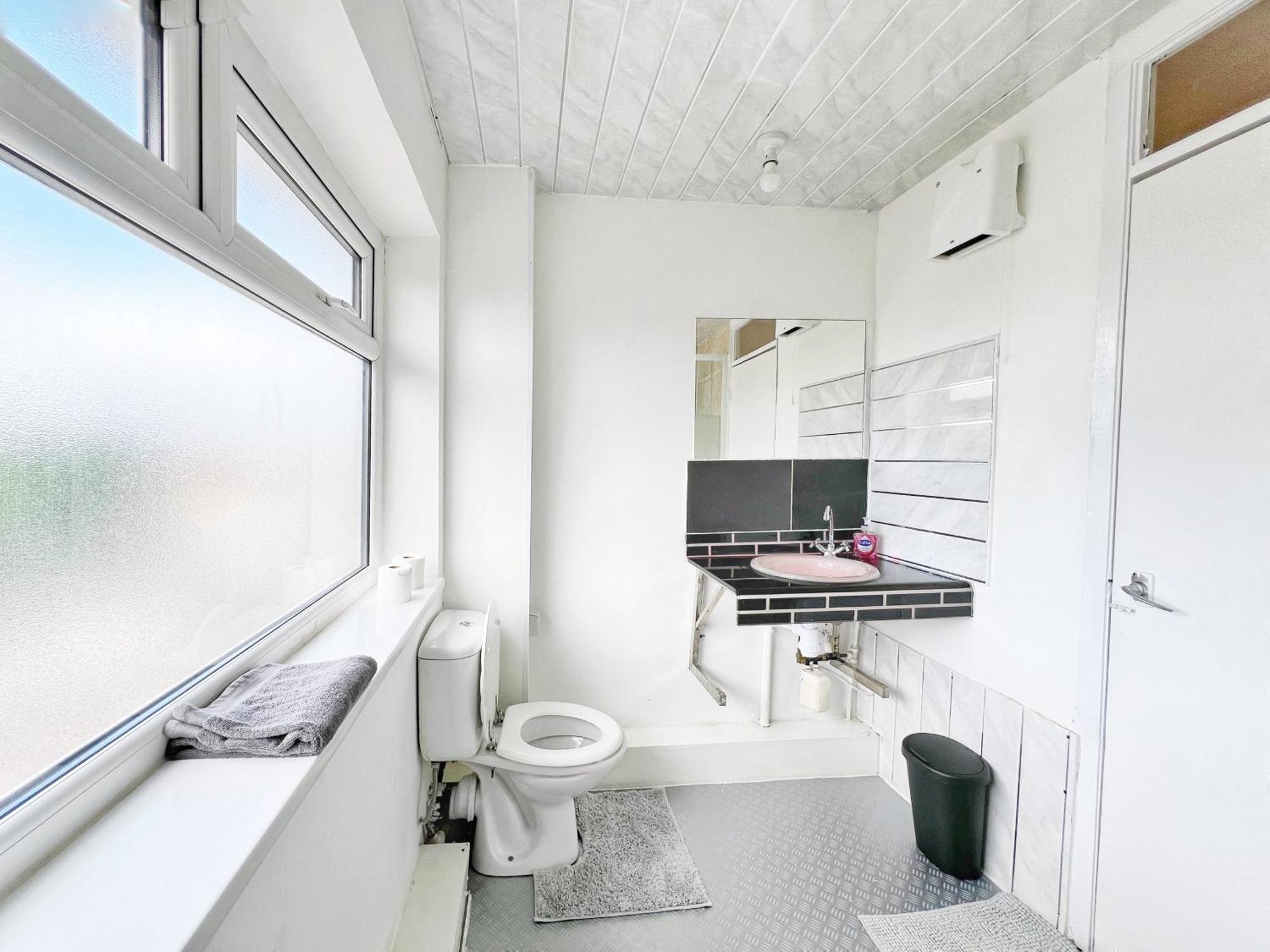 Rusholme Apartment - Sleeps 4 مانشستر المظهر الخارجي الصورة